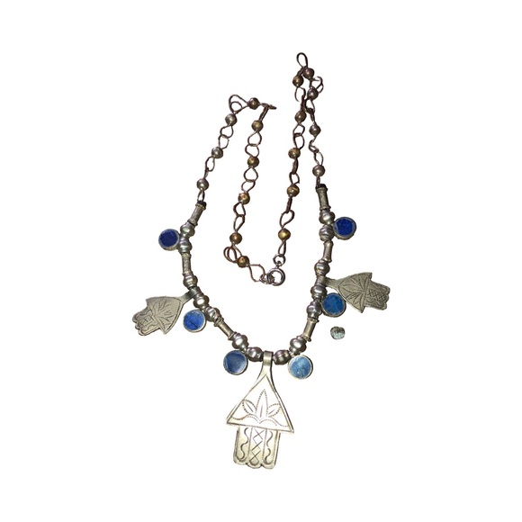 Hand of Fatima 🪬 The Hamsa protection Silver Blue lapis Necklace - Picture 2 of 3
